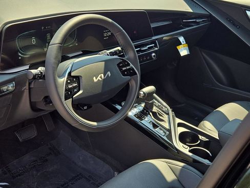 New 2025 Kia Niro SX image 17