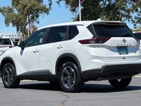 Used 2024 Nissan Rogue SV FWD image 5