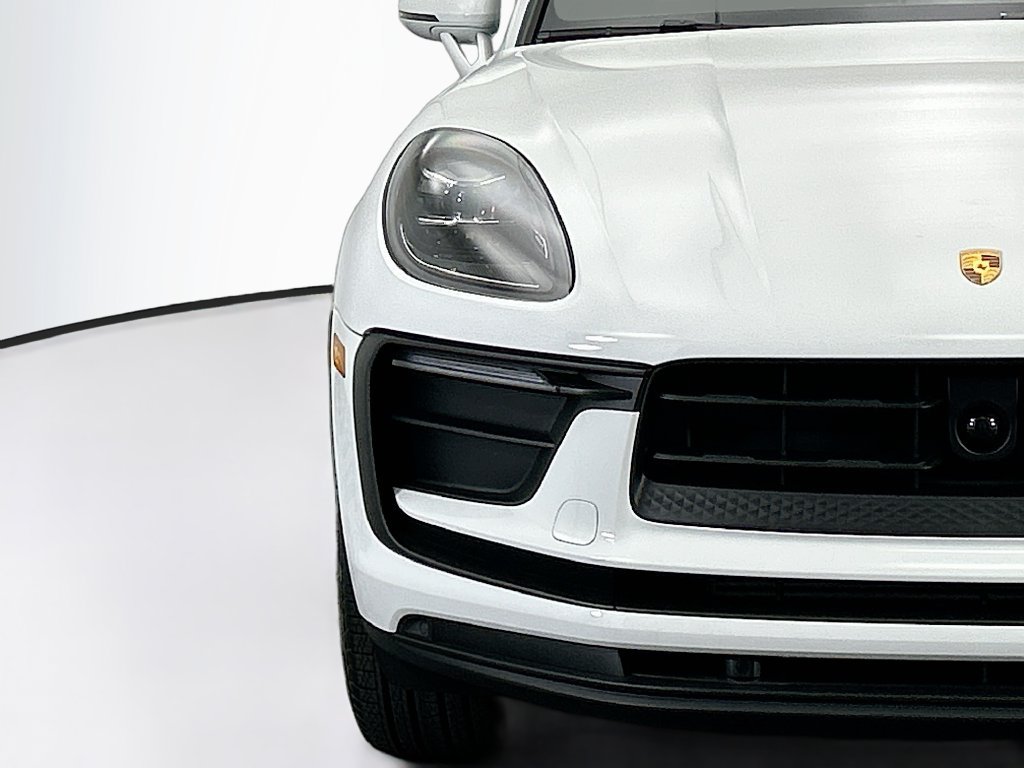 Used 2026 Porsche Macan AWD/4WD image 12