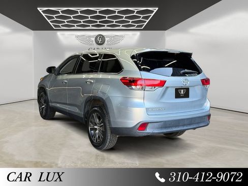 Used 2019 Toyota Highlander LE FWD image 3