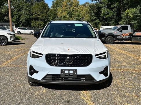New 2026 Volvo XC40 B5 Plus w/ Protection Package Premier image 6