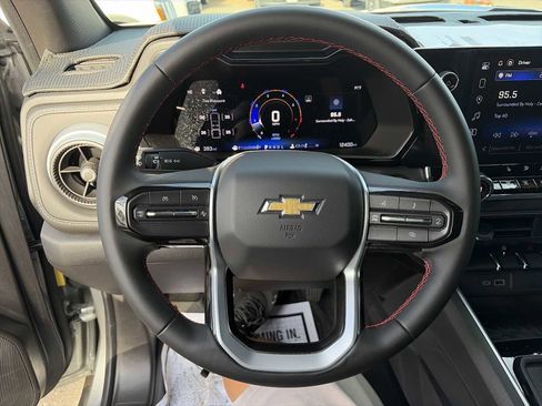 Used 2025 Chevrolet Colorado LT image 11