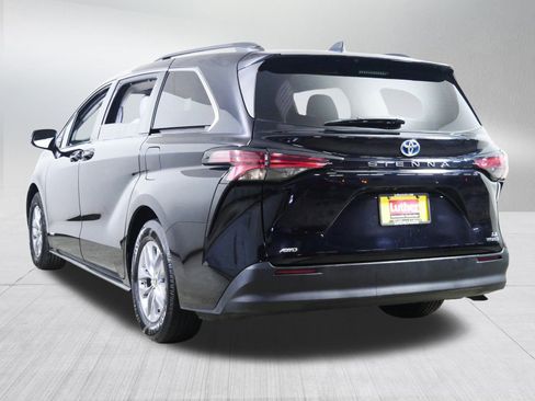 Used 2021 Toyota Sienna LE image 5