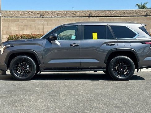 Used 2024 Toyota Sequoia SR5 w/ SR5 Premium Package AWD/4WD image 7