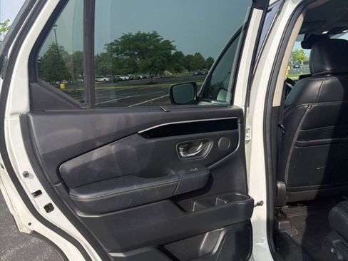 Used 2025 Honda Pilot EX-L image 23
