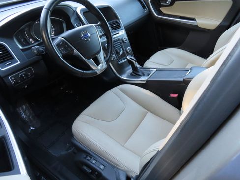 Used 2016 Volvo XC60 T6 w/ Proximity Package AWD/4WD image 21