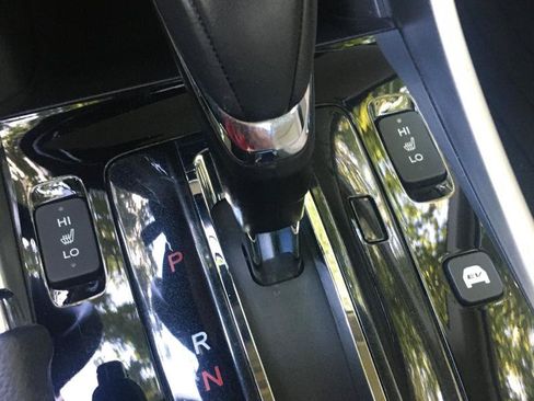 Used 2017 Honda Accord Touring image 14
