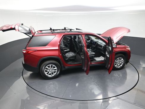 Used 2020 Chevrolet Traverse LT w/ Driver Confidence II Package image 14