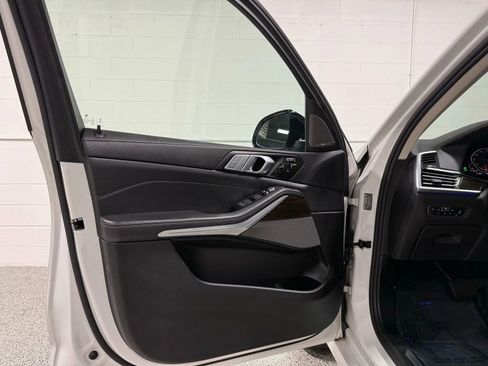 Used 2021 BMW X7 xDrive40i w/ Premium Package image 11