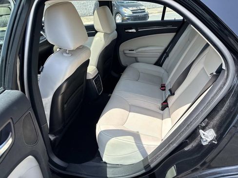 Used 2021 Chrysler 300 Touring L RWD image 9