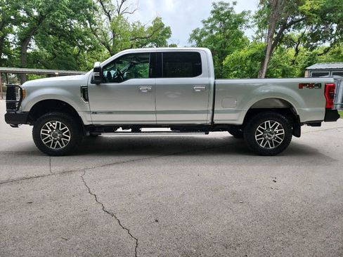 Used 2017 Ford F250 Lariat w/ Lariat Ultimate Package AWD/4WD image 5