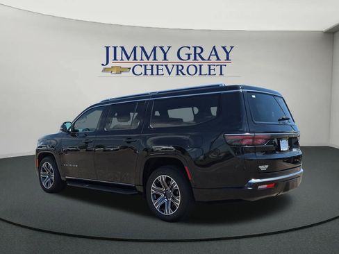 Used 2024 Jeep Wagoneer L Series II w/ Flexible Seating Group RWD image 3