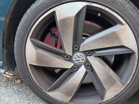 Used 2018 Volkswagen GTI SE w/ SE Leather Package image 6