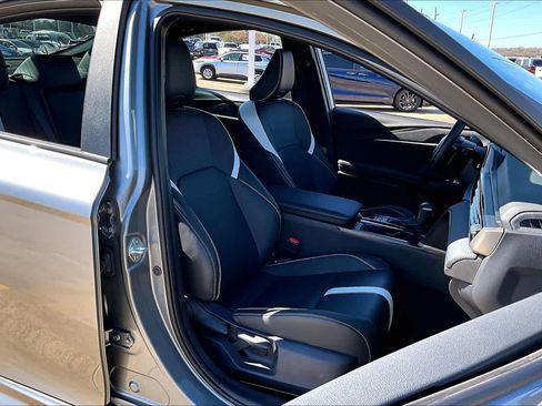 Certified 2025 Toyota Camry SE w/ Convenience Package image 9