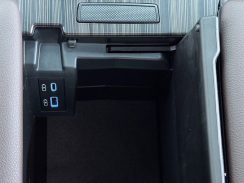 Used 2024 Toyota Sienna Platinum image 35