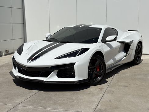 Used 2025 Chevrolet Corvette E-Ray AWD/4WD image 2