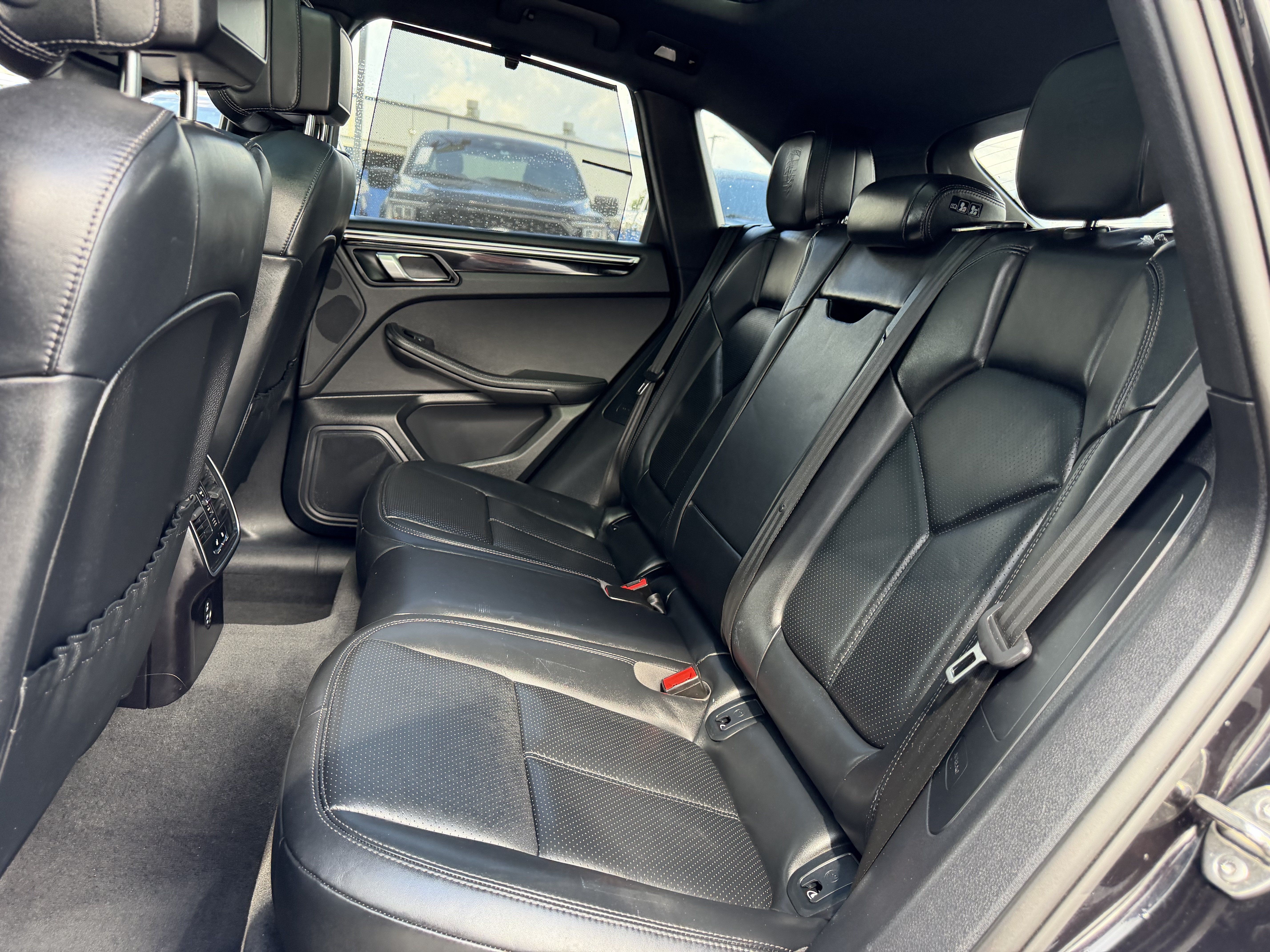 Used 2024 Porsche Macan AWD/4WD image 33