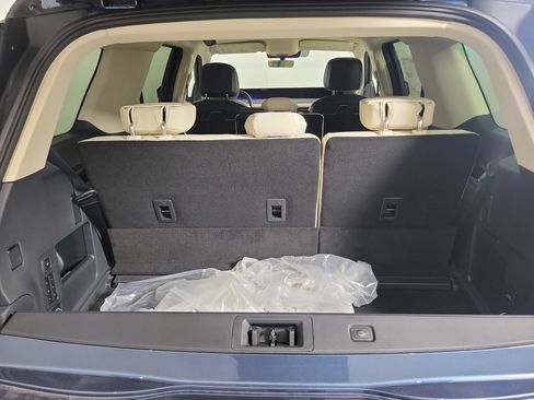 New 2027 Lincoln Navigator Premiere RWD image 7