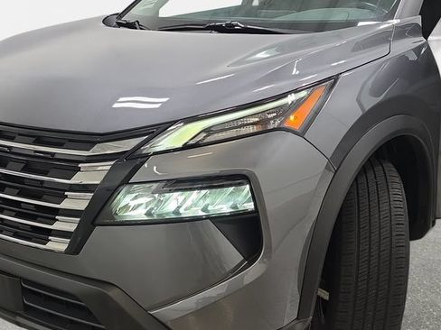 Used 2025 Nissan Rogue SV FWD image 30