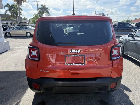Used 2021 Jeep Renegade Latitude AWD/4WD image 4