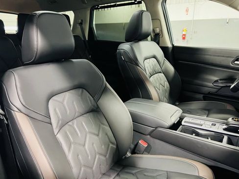New 2026 Nissan Pathfinder Platinum image 37