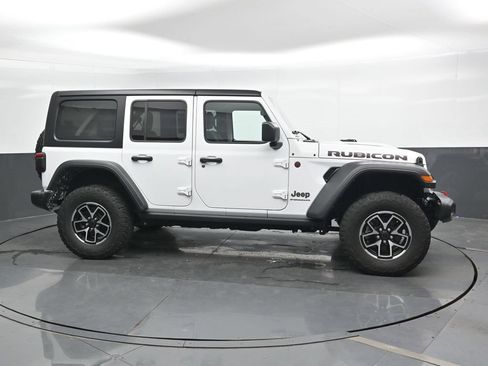 Used 2025 Jeep Wrangler Unlimited Rubicon AWD/4WD image 3