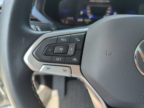 Used 2023 Volkswagen Taos SE w/ Panoramic Sunroof Package FWD image 22