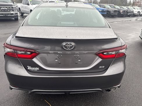 Used 2023 Toyota Camry SE image 4
