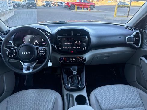 Used 2023 Kia Soul LX image 12
