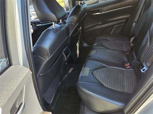 Used 2023 Toyota Camry SE image 6