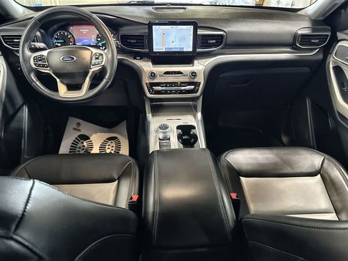 Used 2022 Ford Explorer XLT w/ Equipment Group 202A image 26