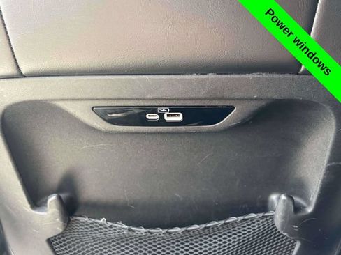 Used 2023 Chrysler Pacifica Touring-L FWD image 27