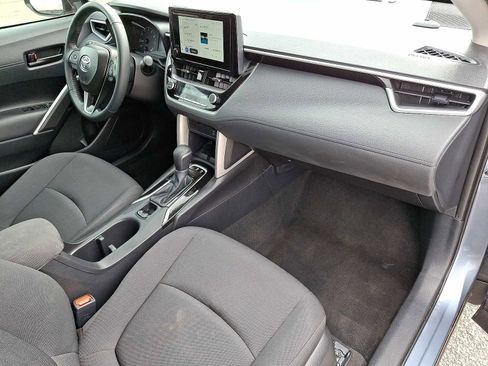 Used 2025 Toyota Corolla Cross LE image 33