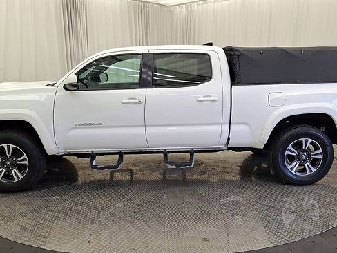 Certified 2017 Toyota Tacoma TRD Sport w/ Tow Package AWD/4WD image 8