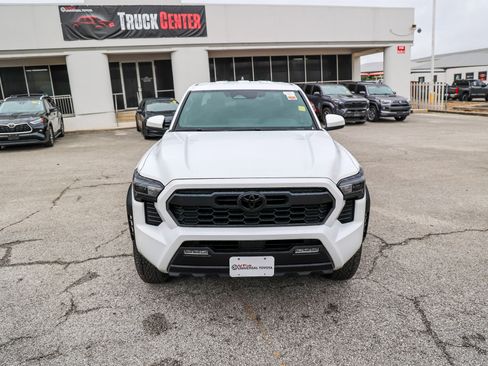 Certified 2024 Toyota Tacoma TRD Off-Road AWD/4WD image 4