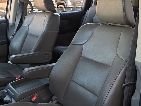 Used 2017 Honda Odyssey Touring Elite image 12