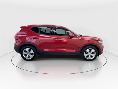Used 2019 Volvo XC40 T5 Momentum image 9