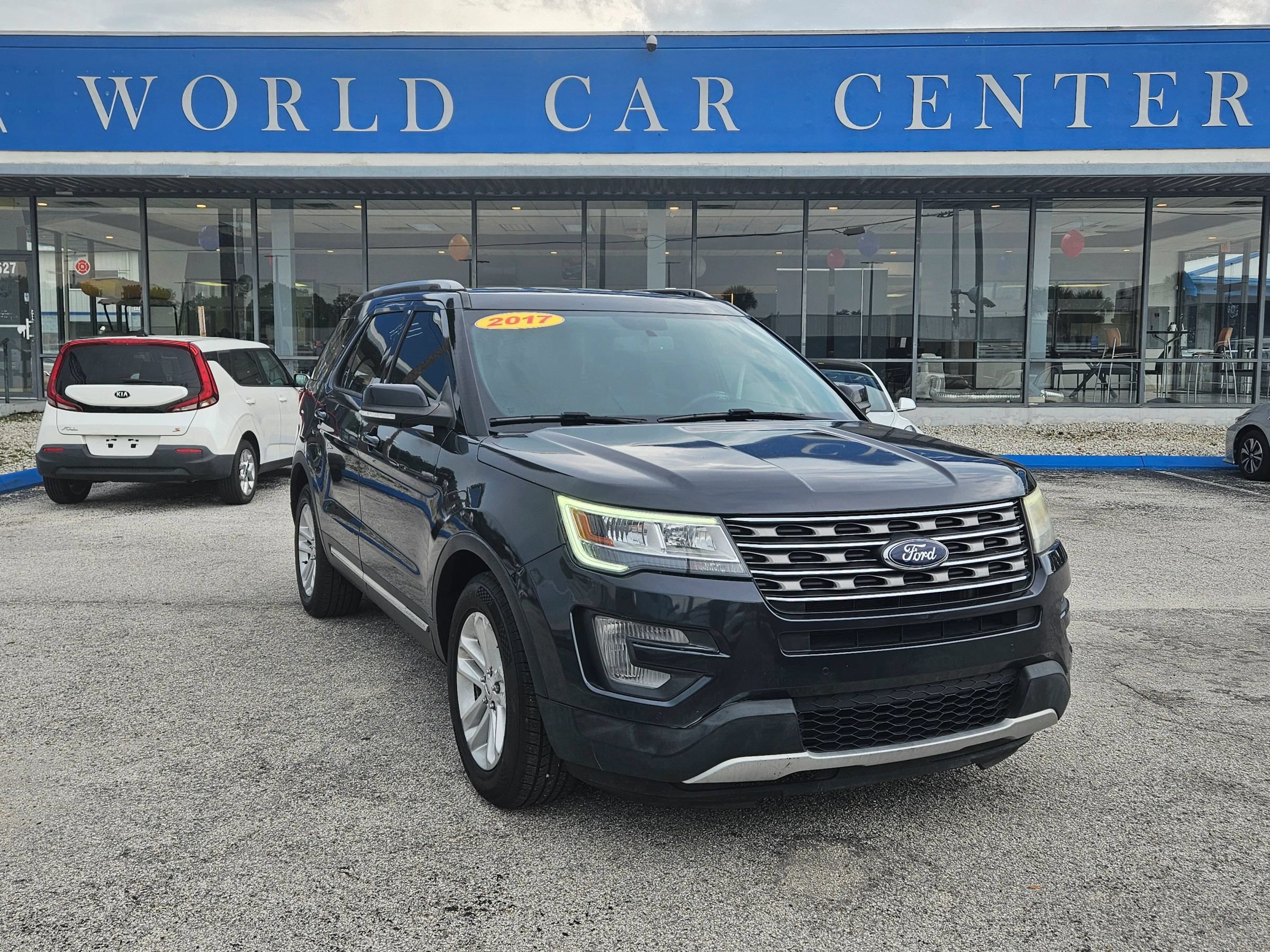 Used 2017 Ford Explorer XLT w/ Equipment Group 202A FWD image 1