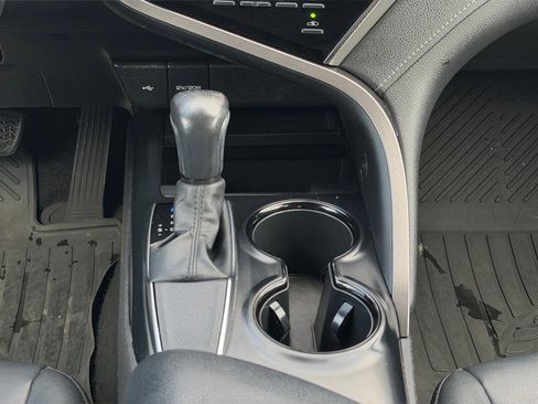 Used 2020 Toyota Camry SE w/ Convenience Package image 15