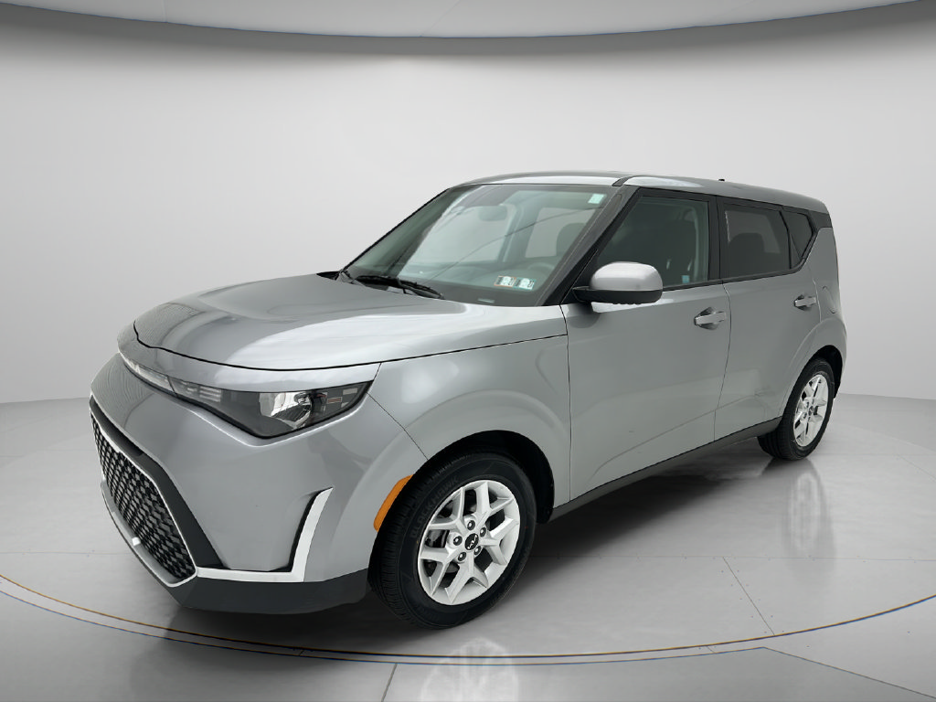 Used 2025 Kia Soul LX w/ LX Technology Package FWD image 7
