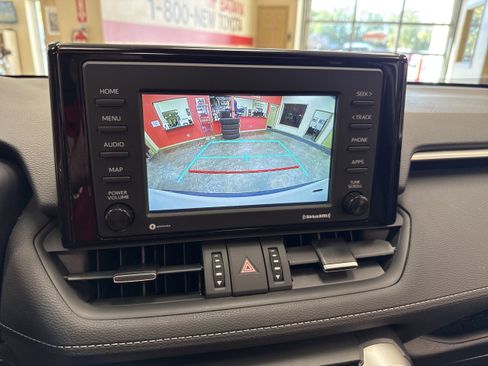 Used 2021 Toyota RAV4 XLE Premium image 38