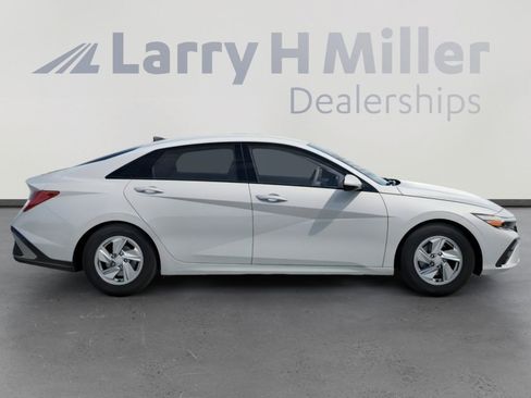 New 2026 Hyundai Elantra SE FWD image 7