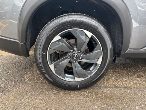 Used 2025 Nissan Rogue SV image 32