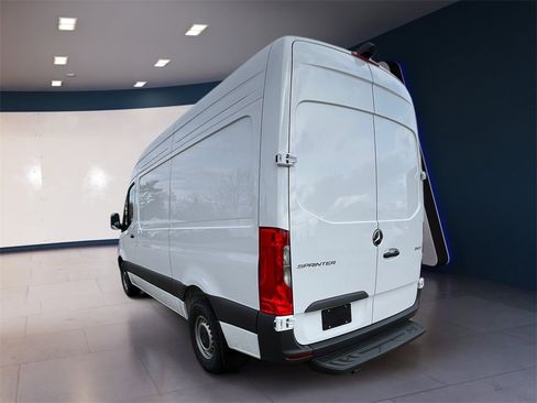 Used 2025 Mercedes-Benz Sprinter 2500 image 2