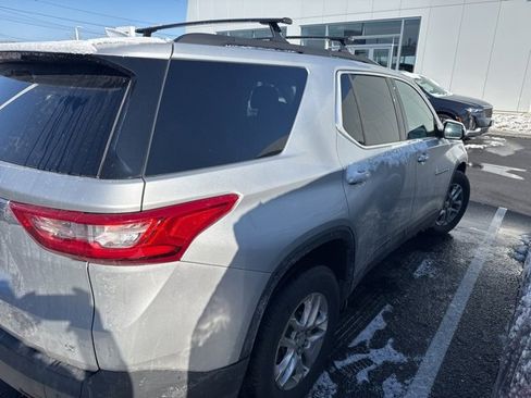 Used 2020 Chevrolet Traverse LT w/ Driver Confidence II Package image 3