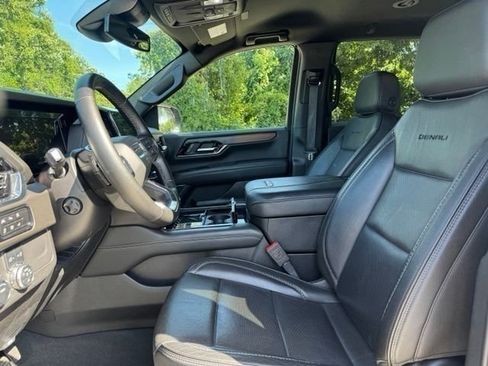 Used 2025 GMC Yukon Denali AWD/4WD image 10