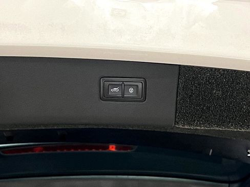 Used 2019 Bentley Bentayga image 84