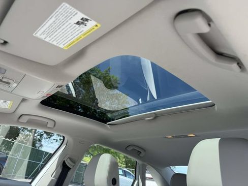 Certified 2023 Volkswagen Jetta SE w/ Panoramic Sunroof Package FWD image 23