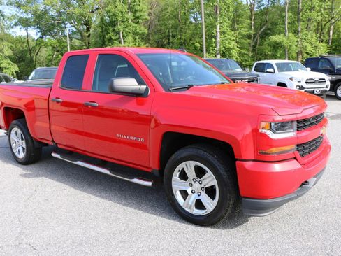 Used 2019 Chevrolet Silverado 1500 Custom w/ Custom Convenience Package RWD image 9