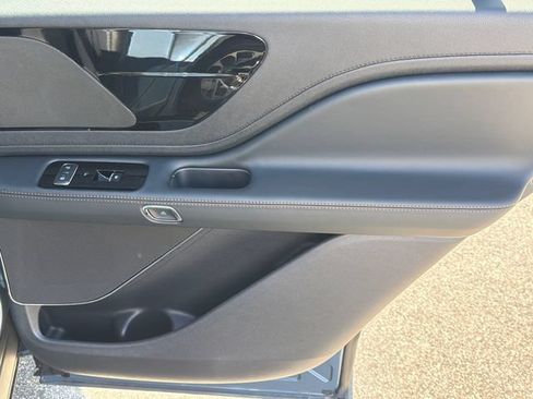 New 2026 Lincoln Aviator AWD w/ Jet Appearance Package image 17